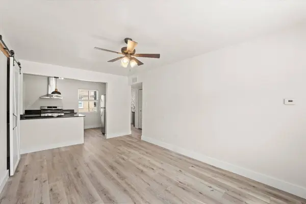 7411 N Wolcott AVE #1E, Chicago, IL 60626