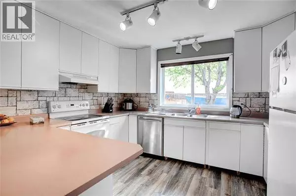 331-351 Phipps Crescent, Kelowna, BC V1V2T2