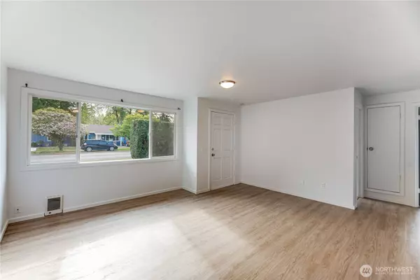 729 Woodford AVE N, Kent, WA 98031