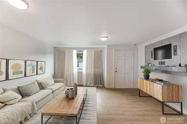 729 Woodford AVE N, Kent, WA 98031