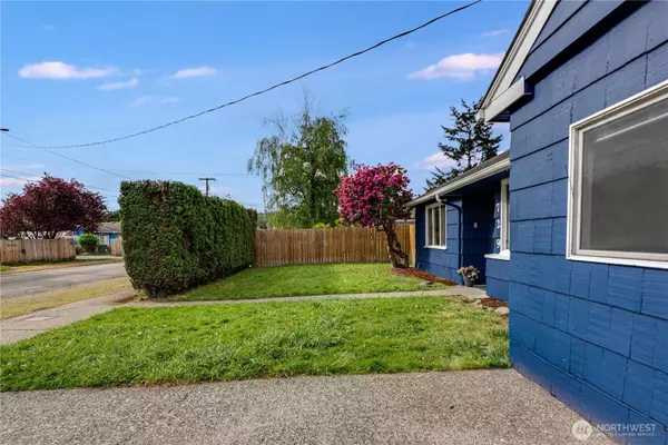 729 Woodford AVE N, Kent, WA 98031