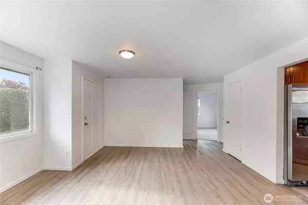 729 Woodford AVE N, Kent, WA 98031