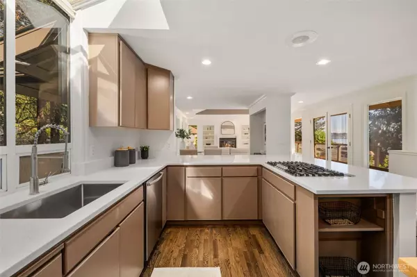 16939 SE 39th ST, Bellevue, WA 98008