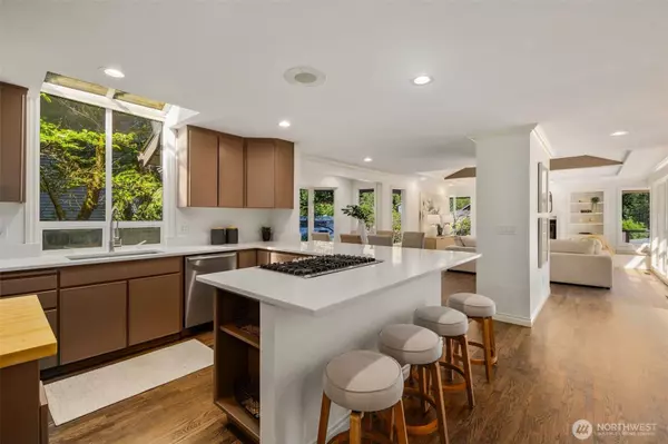 16939 SE 39th ST, Bellevue, WA 98008