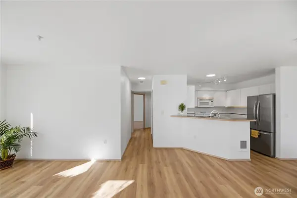 11130 SE 208th ST #H102, Kent, WA 98031