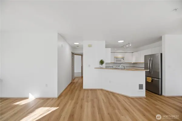 11130 SE 208th ST #H102, Kent, WA 98031