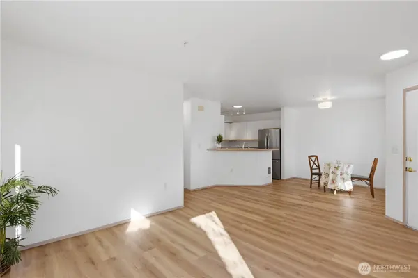 11130 SE 208th ST #H102, Kent, WA 98031