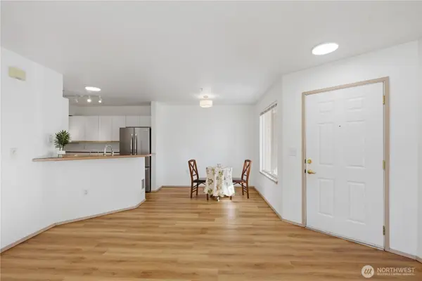 11130 SE 208th ST #H102, Kent, WA 98031