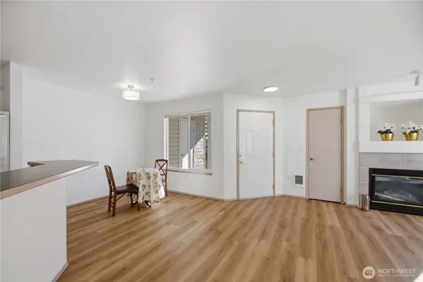 11130 SE 208th ST #H102, Kent, WA 98031