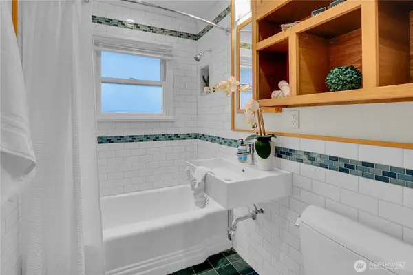 4209 S Lucile ST, Seattle, WA 98118