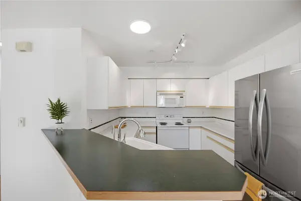 11130 SE 208th ST #H102, Kent, WA 98031