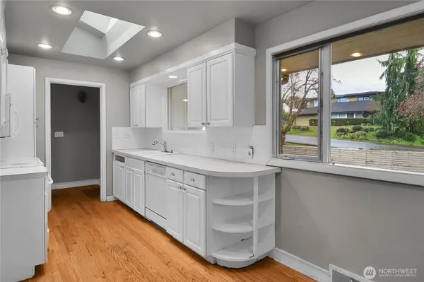 921 Sunset WAY, Bellevue, WA 98004