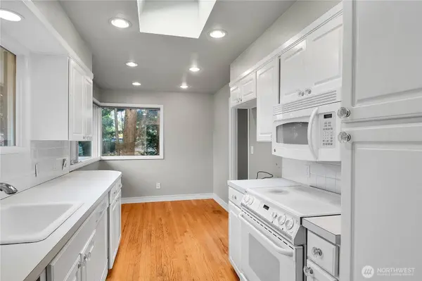 921 Sunset WAY, Bellevue, WA 98004