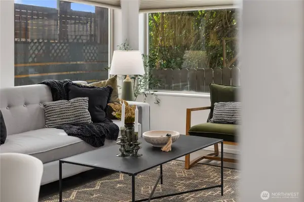 929 14th AVE, Seattle, WA 98122