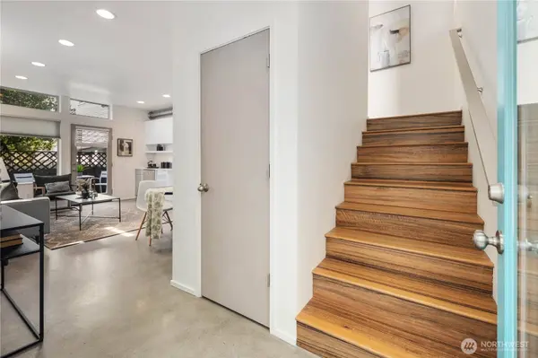 929 14th AVE, Seattle, WA 98122