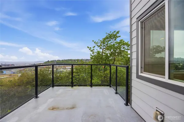 2040 13th AVE W #13, Seattle, WA 98119