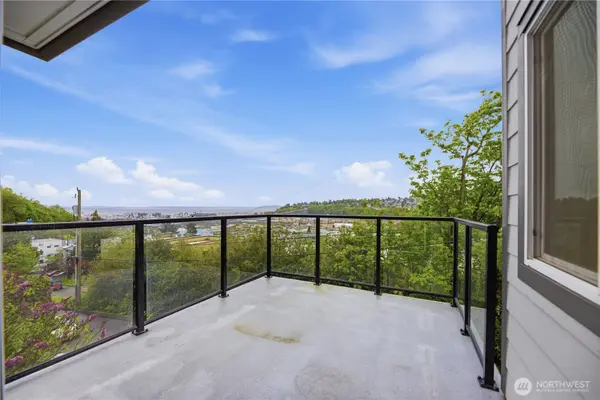 2040 13th AVE W #13, Seattle, WA 98119