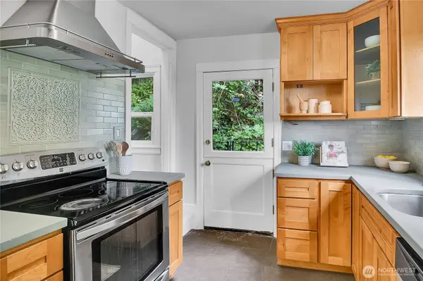 3016 S Edmunds ST, Seattle, WA 98108