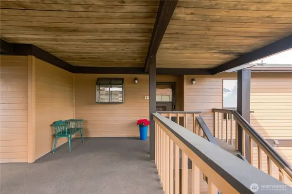 15525 6th AVE SW #12, Burien, WA 98166