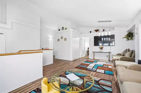 30 Wayfield DR, Winnipeg, MB R3T 6E1