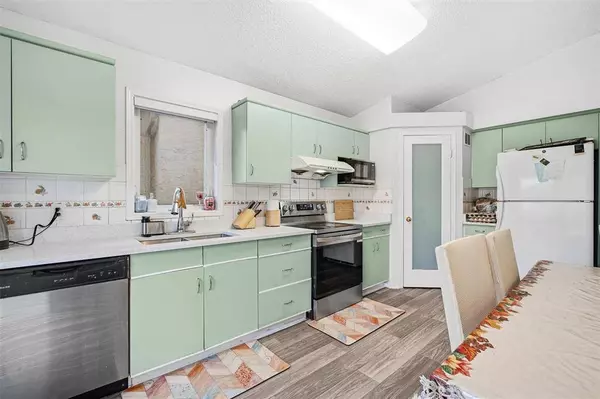 30 Wayfield DR, Winnipeg, MB R3T 6E1