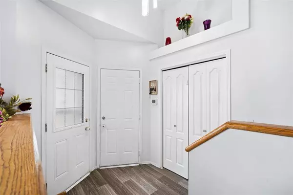 30 Wayfield DR, Winnipeg, MB R3T 6E1