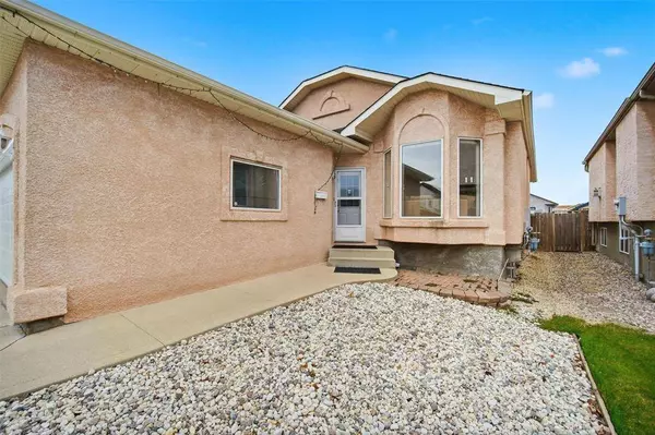 30 Wayfield DR, Winnipeg, MB R3T 6E1