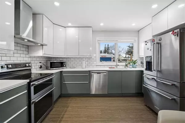 976 Cavalier DR, Winnipeg, MB R2Y 1E1