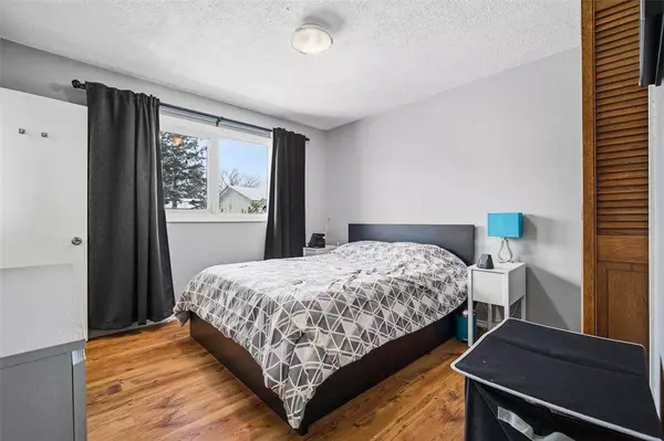 976 Cavalier DR, Winnipeg, MB R2Y 1E1