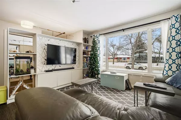 976 Cavalier DR, Winnipeg, MB R2Y 1E1