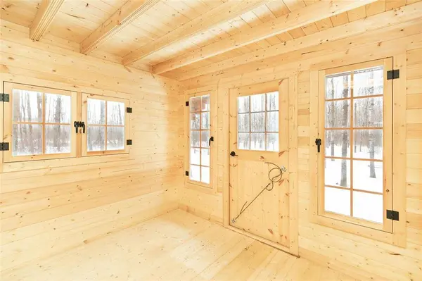 40125 48 RD North RD, St Genevieve, MB R5J 0A2