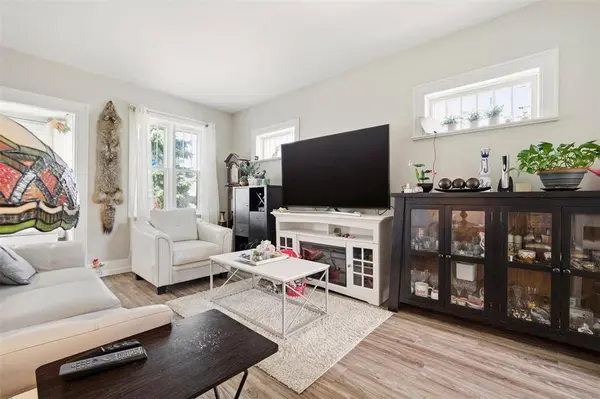 180 Rupertsland BLVD, Winnipeg, MB R2V 0E9