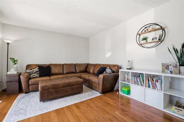 34 Giesbrecht ST, Steinbach, MB R5G 2B6