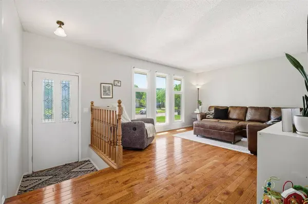 34 Giesbrecht ST, Steinbach, MB R5G 2B6