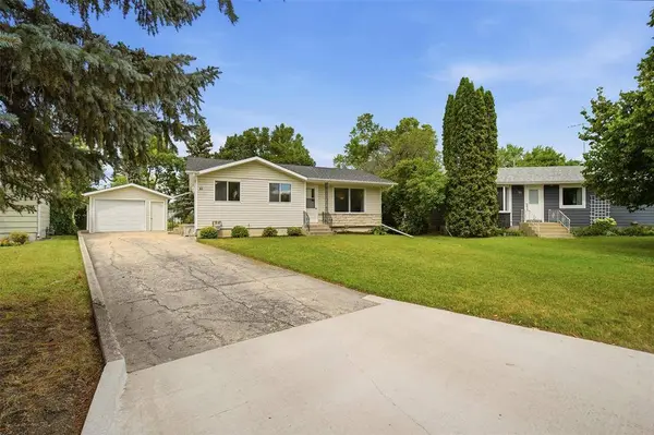 10 Brookdale CRES, Steinbach, MB R5G 0H3
