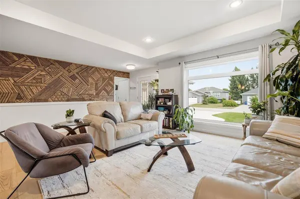 35 Norwood Bay, Mitchell, MB R5G 0Y7