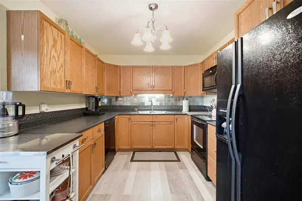 9 Walnut AVE, Mitchell, MB R5G 1J5