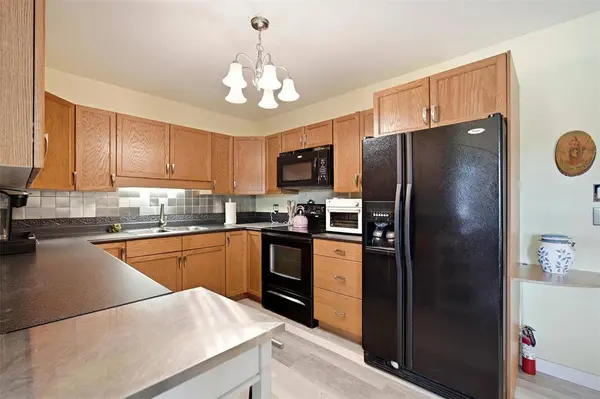 9 Walnut AVE, Mitchell, MB R5G 1J5