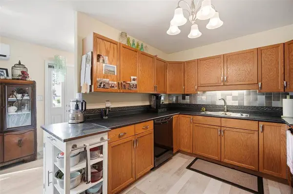 9 Walnut AVE, Mitchell, MB R5G 1J5