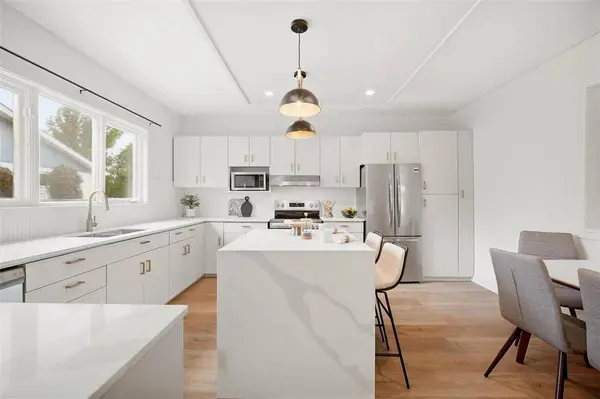 465 Golf BLVD, Winnipeg, MB R3K 1B9