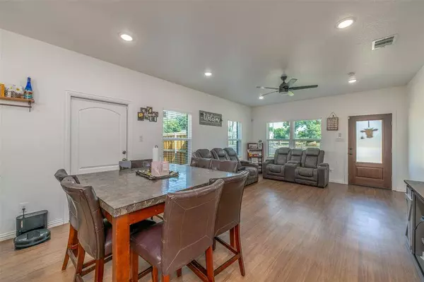 1000 E Allen Avenue, Fort Worth, TX 76104