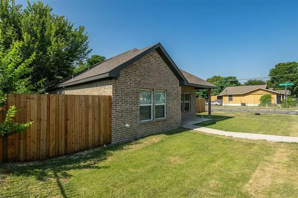 1000 E Allen Avenue, Fort Worth, TX 76104