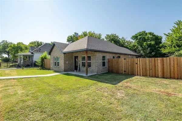 1000 E Allen Avenue, Fort Worth, TX 76104