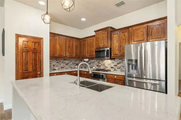 6932 Catamaran Drive, Grand Prairie, TX 75054