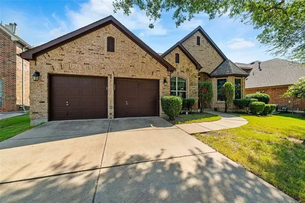 6932 Catamaran Drive, Grand Prairie, TX 75054