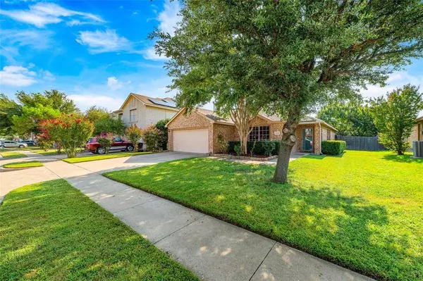 2324 Mainsail Lane, Arlington, TX 76002