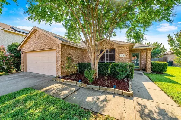 2324 Mainsail Lane, Arlington, TX 76002