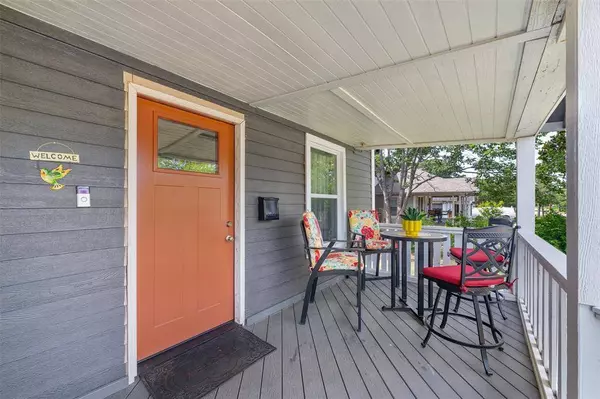 2832 Forest Avenue, Fort Worth, TX 76112