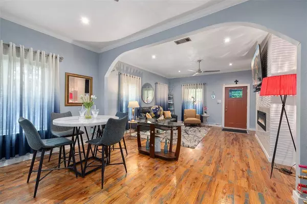 2832 Forest Avenue, Fort Worth, TX 76112