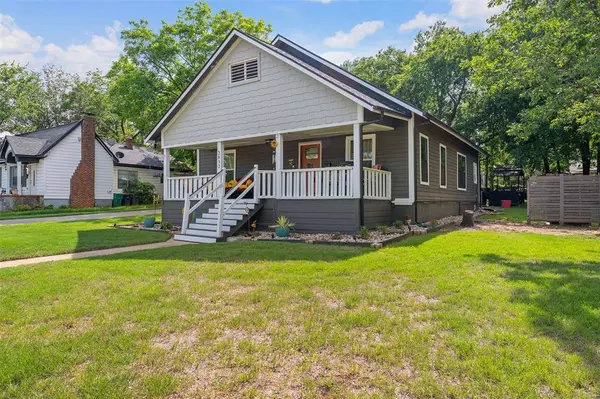 2832 Forest Avenue, Fort Worth, TX 76112